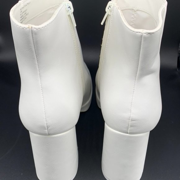 NEW Madden Girl Activate Short Women's White Boot - Picture 3 of 6